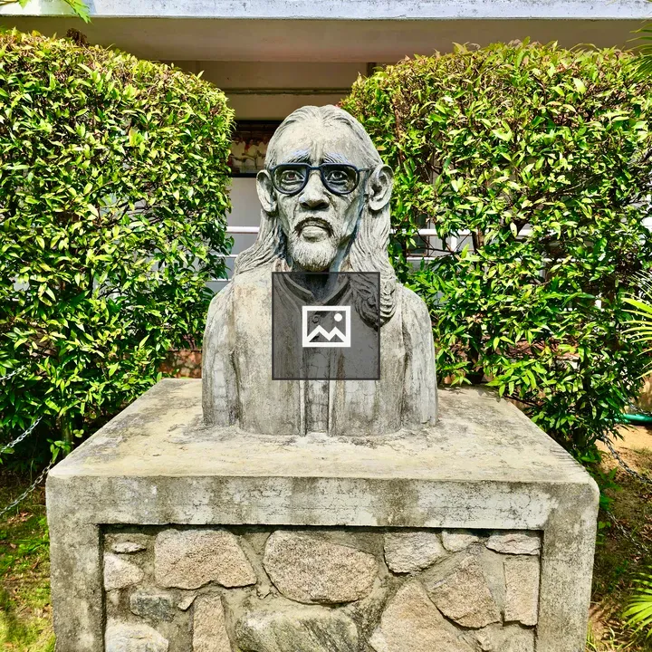 Statue of O V Vijayan