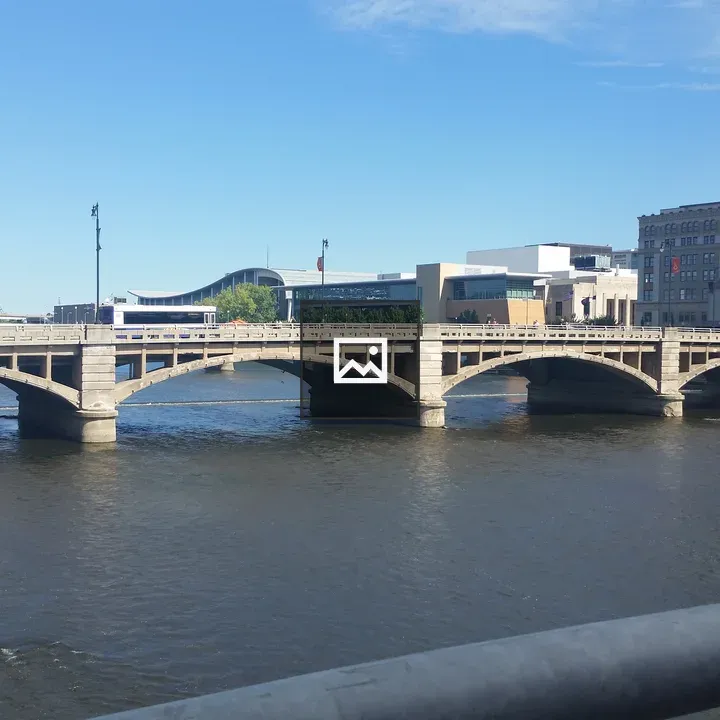 Bridge over Grand River in Grand Rapids