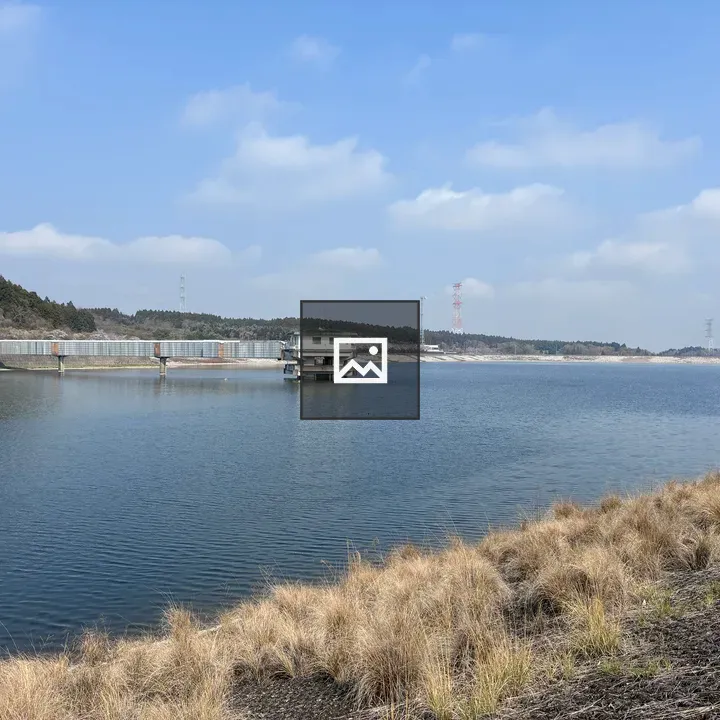 Calm water at Ichizu Lake