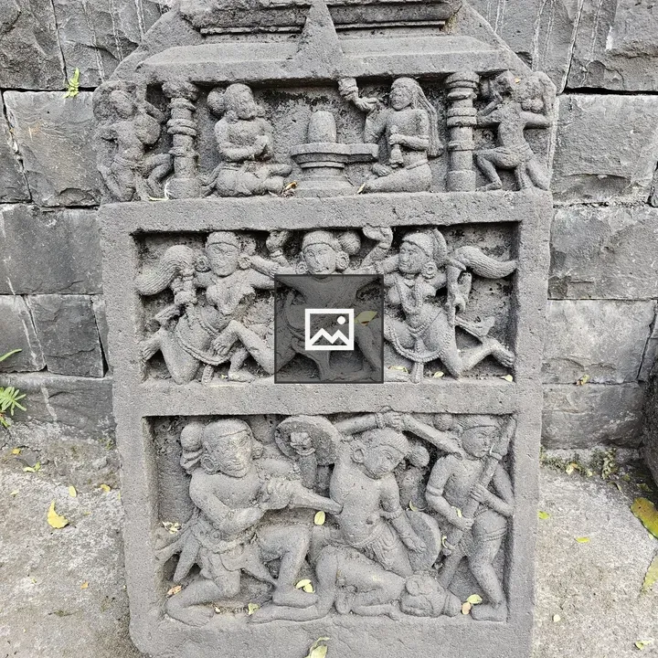 Stone carving at Townhall Kolhapur