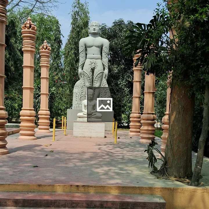 Stone statue with pillars and greenery