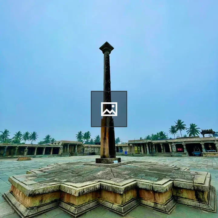 Gravity pillar at Belur temple
