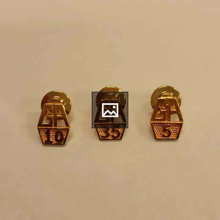 Magnet pile in brown tones