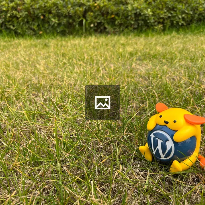 Wapuu on Grass