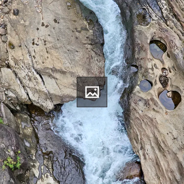 Chalipuzha River Rock Potholes