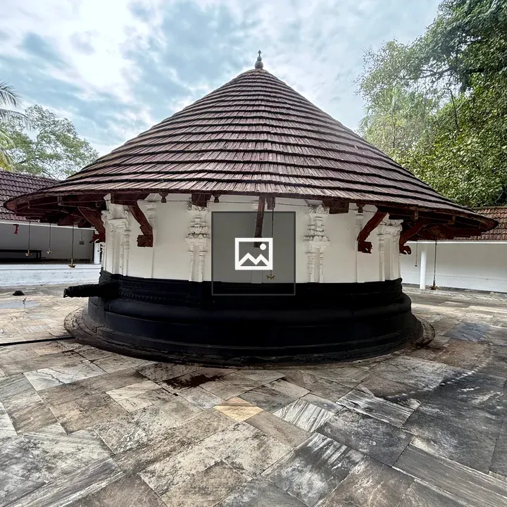 Temple sanctum round view