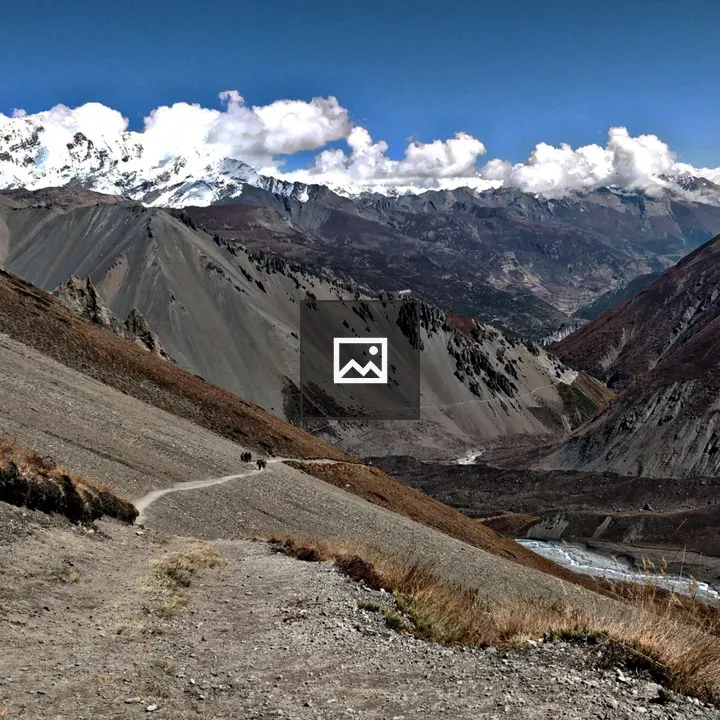 Trek Trail toward Tilicho Lake