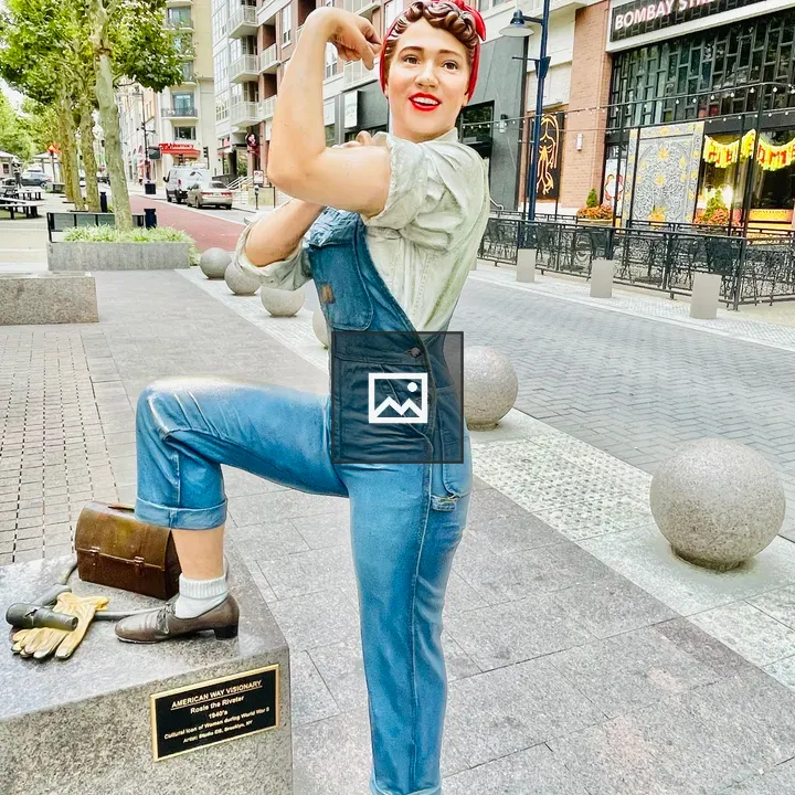 Rosie the Riveter Statue