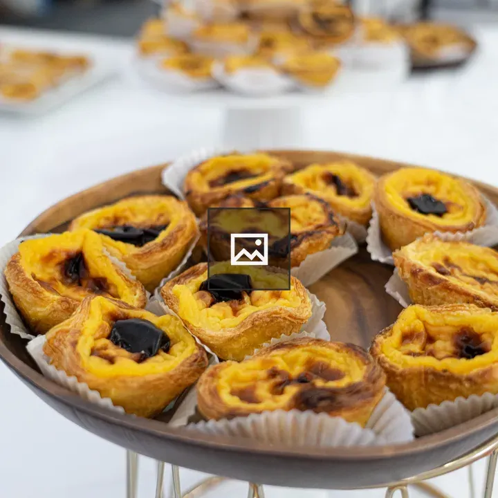 Pastéis de nata on a white table