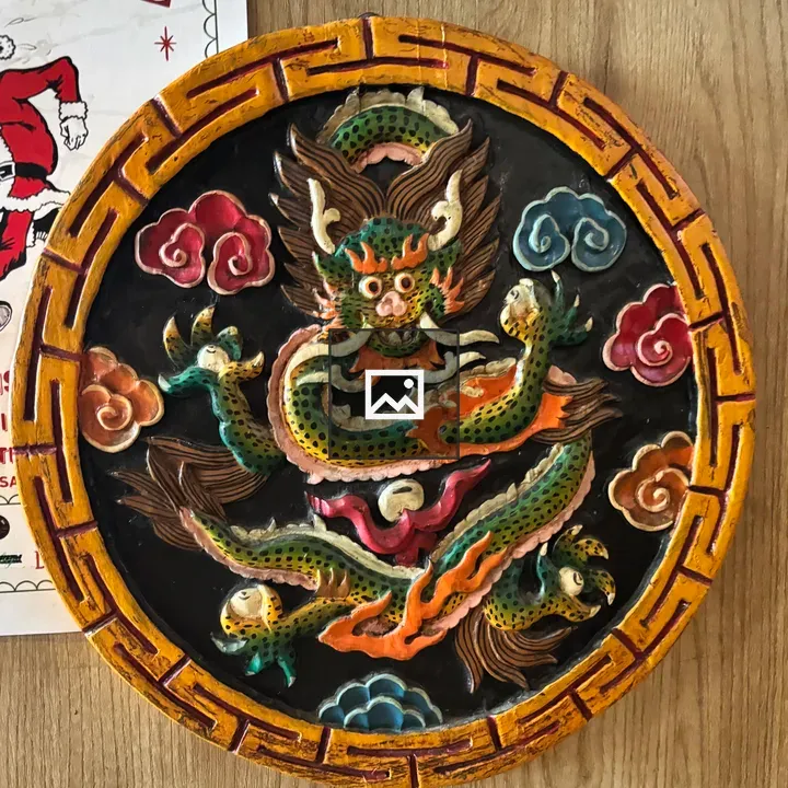 Round dragon carving