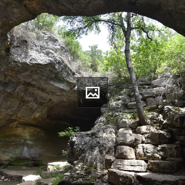 Entrance to Longhorn Caverns