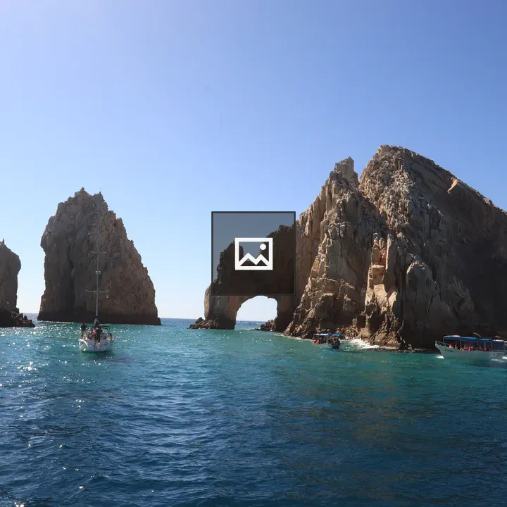 Arch of Los Cabos with Boats