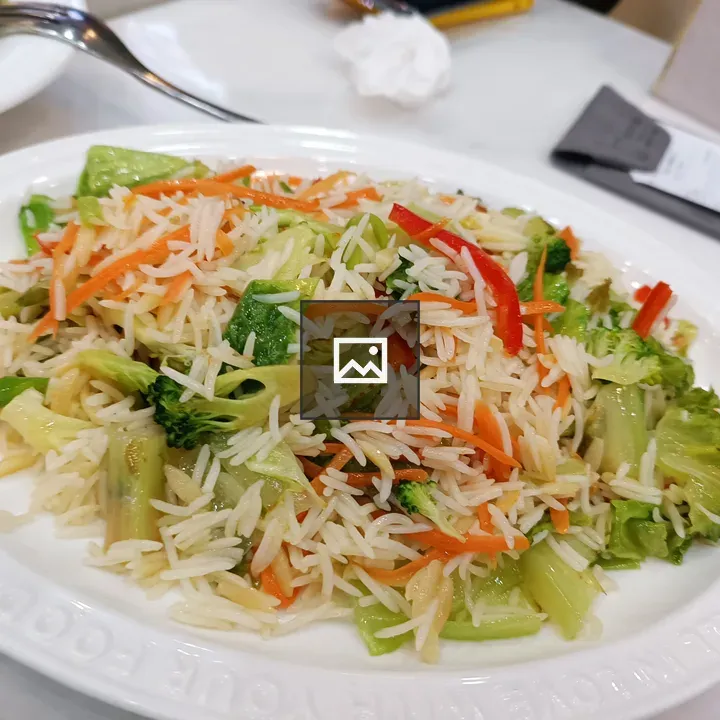 Vegetable fried rice dish
