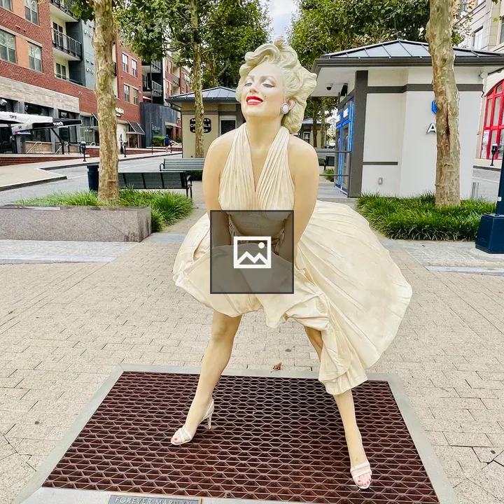 Statue of Marilyn Monroe