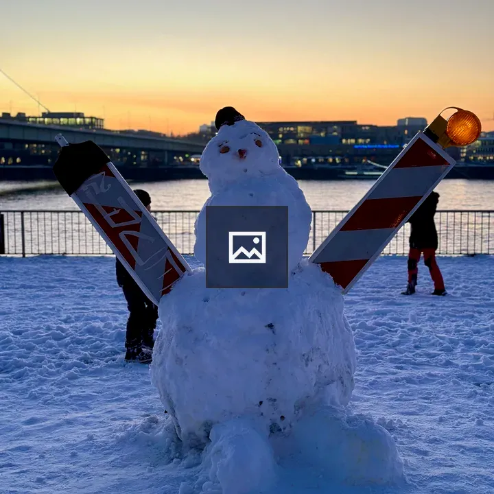 Snowman with Arms of Delineators