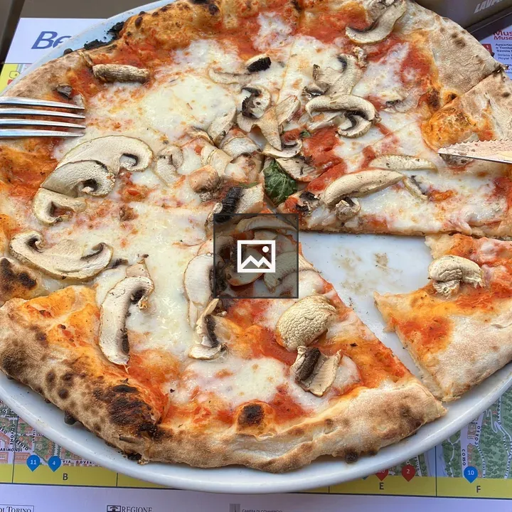 Pizza plate with toppings