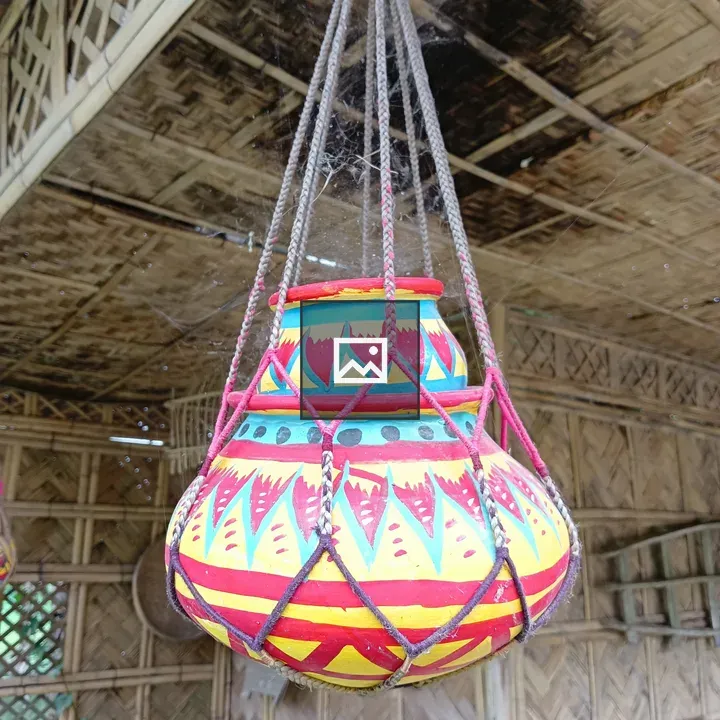 Decorative hanging pot