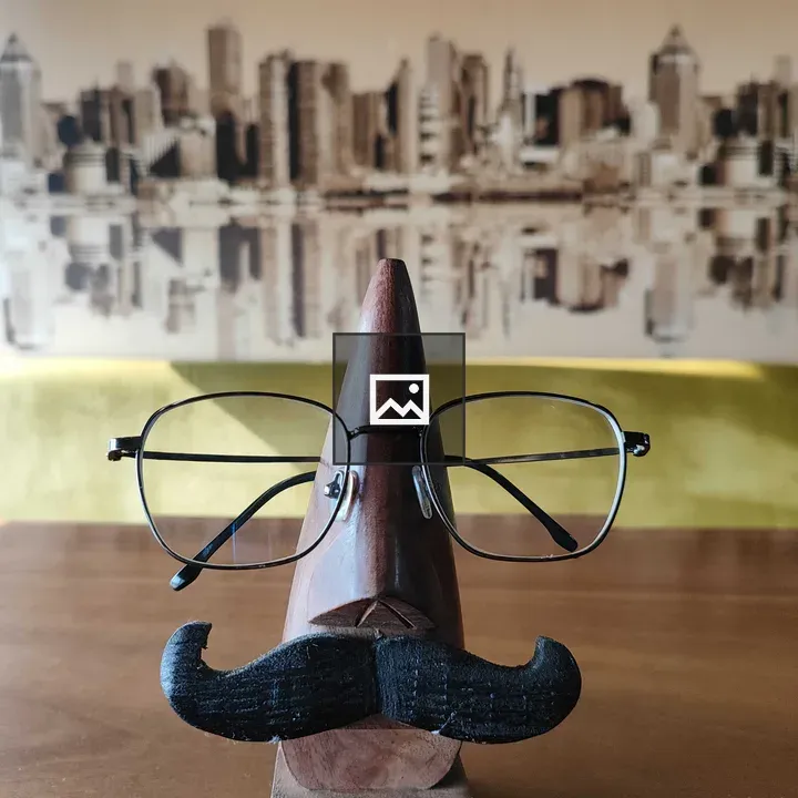 Statue with spectacles