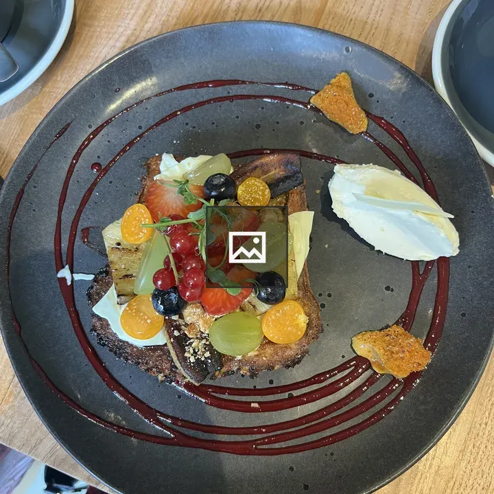 Gourmet toast with fresh fruit