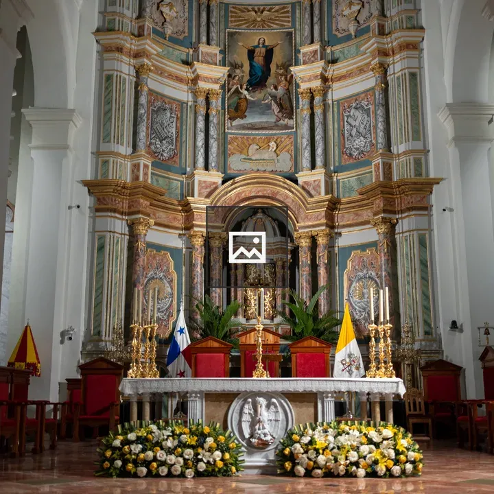 Alter at Santa Maria la Antigua Cathedral