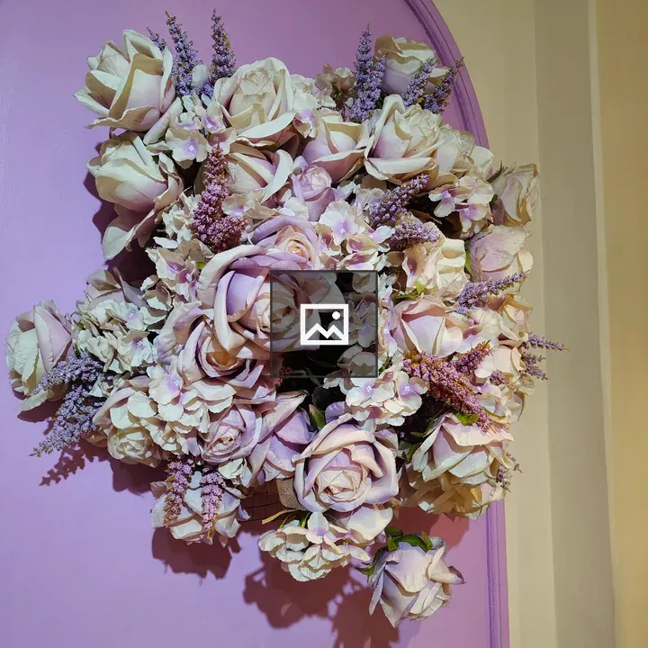 Decorative flower arrangement