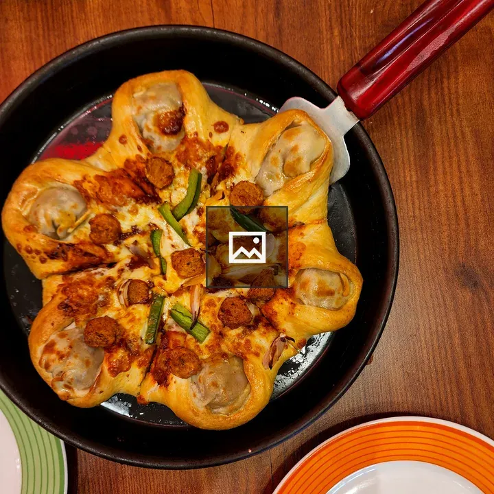 Momo Pizza in a Pan
