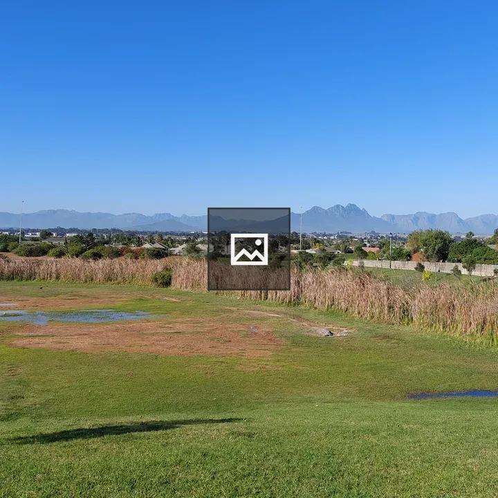 Public park with Matroosberg in background