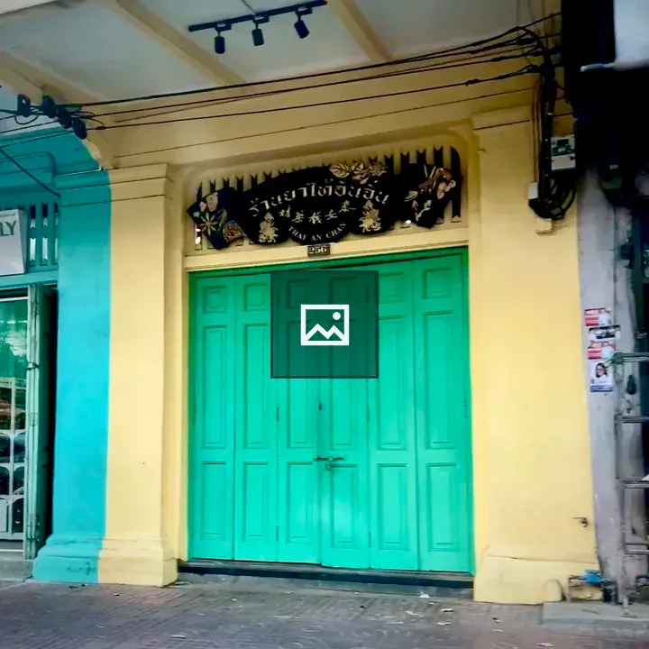 Green door in Bangkok Chinatown