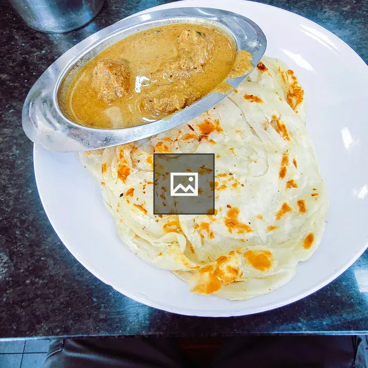Plate of flatbreads and curry