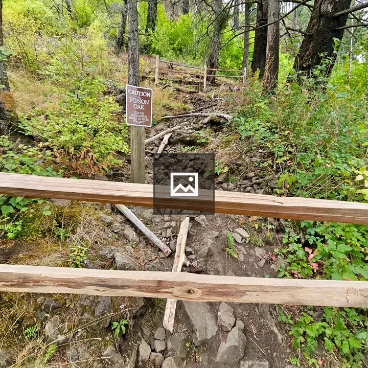 Warning sign for Poison Oak trail