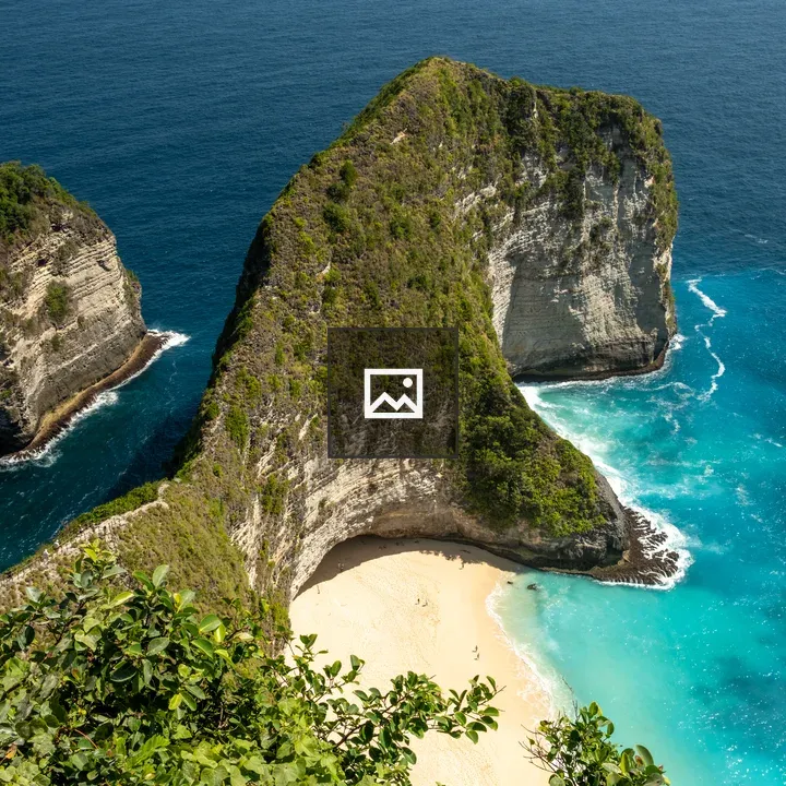 T-Rex Cliffs at Kelingking Beach