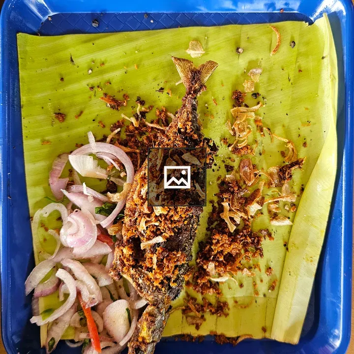Fried Indian Mackerel on Banana Leaf