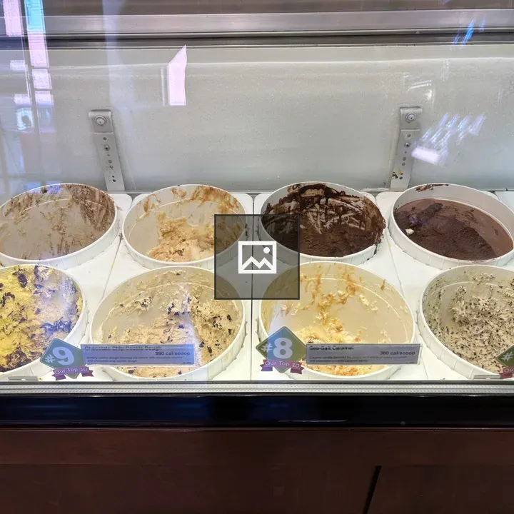 Ice cream case with tubs
