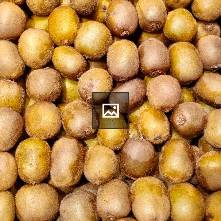 Fresh kiwi fruits display