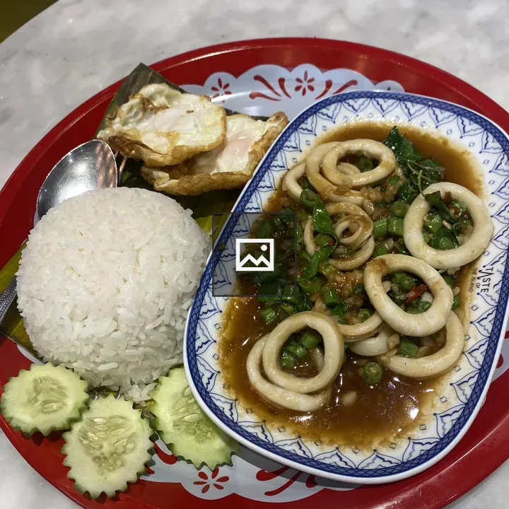 Stir-fried squid with rice and egg