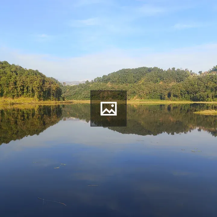 Maidi Lake and Hills