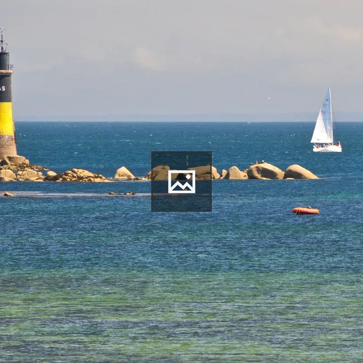 Men-Guen-Bras turret on Roscoff water
