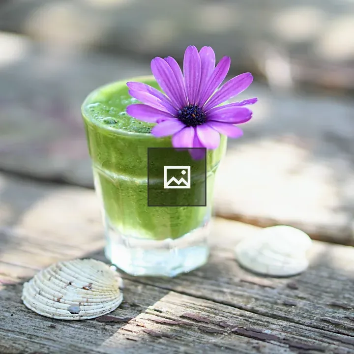 Green juice with violet flower