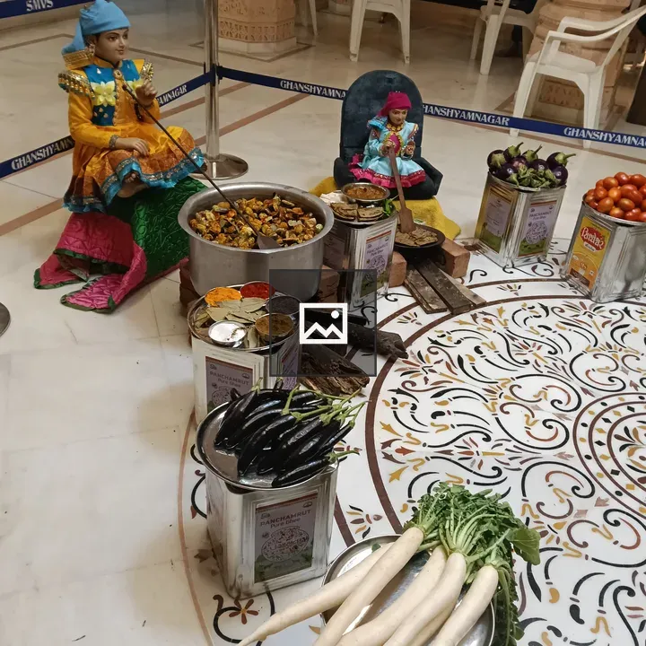 Indoor display of vegetables and spices