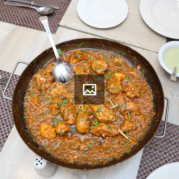 Chicken curry serving dish