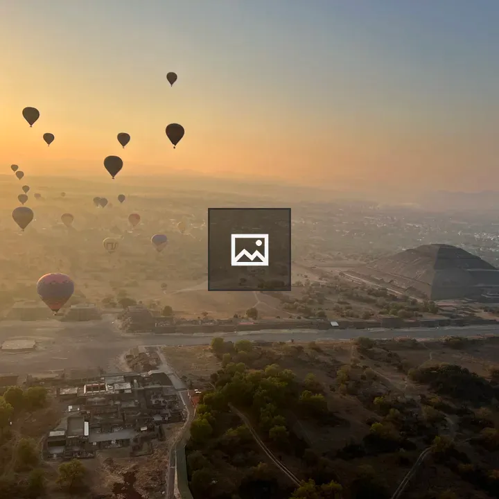 Hot air balloon over Teotihuacan
