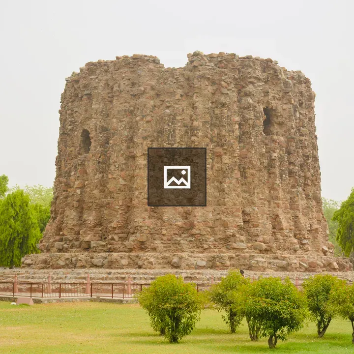Front view of Alai Minar