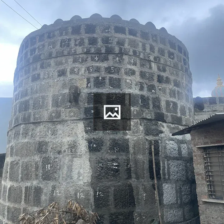 Cylindrical stone structure
