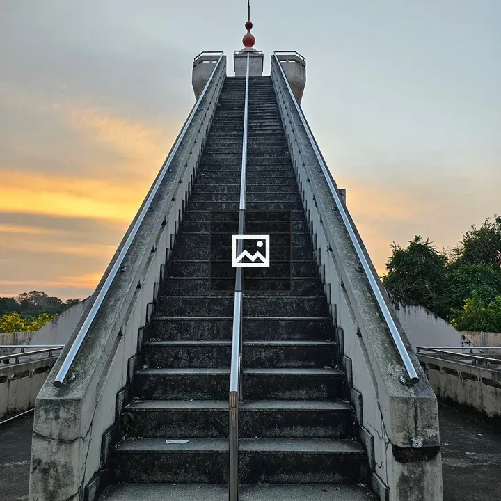 Steps to viewpoint stairs