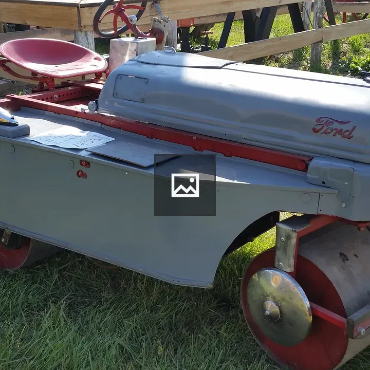 Small roller tractor
