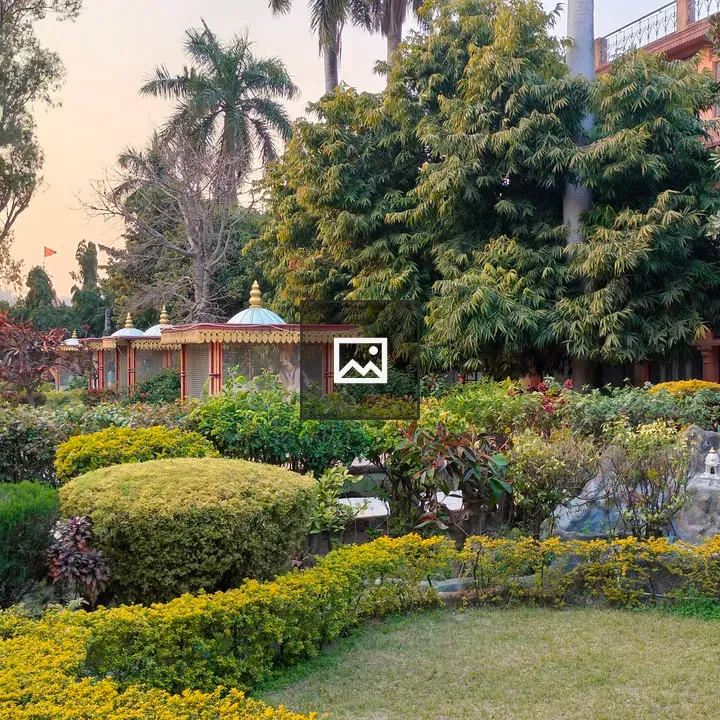 Garden statue in Parmarth Niketan
