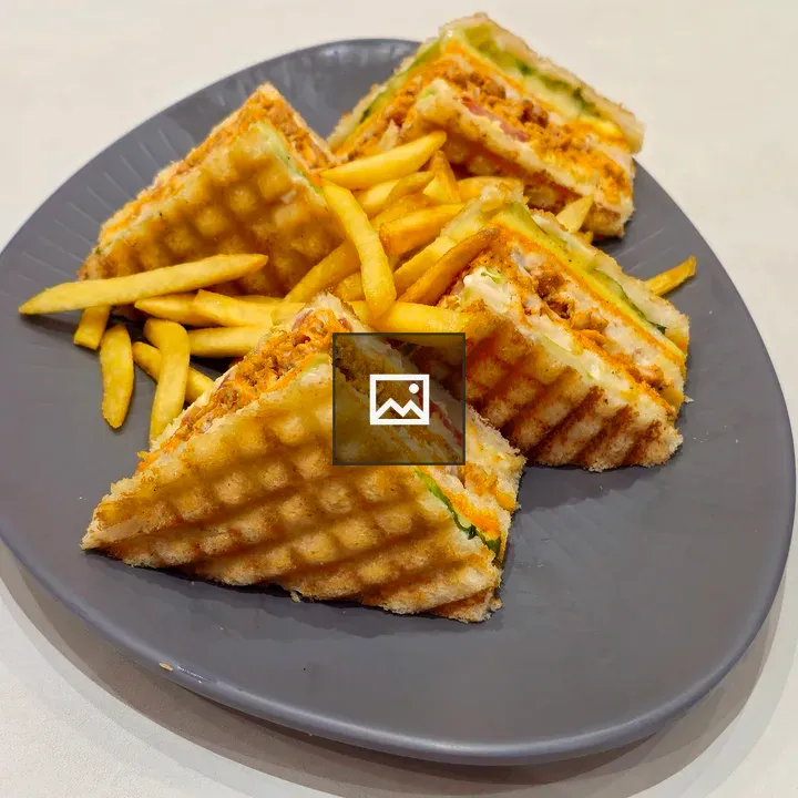 Grilled sandwich triangles with fries