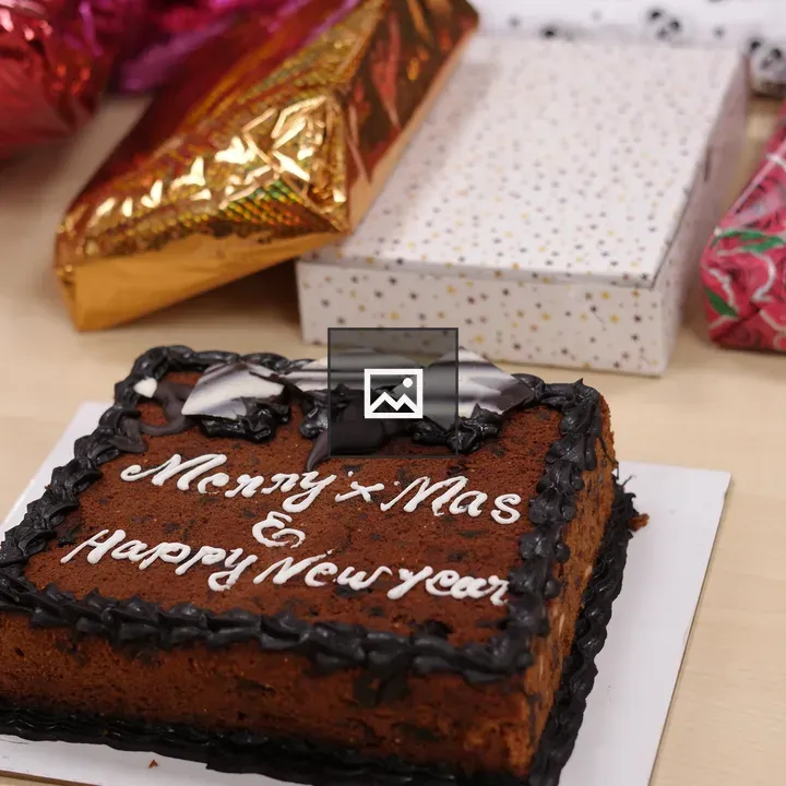 Gift-Packs and Cake Display