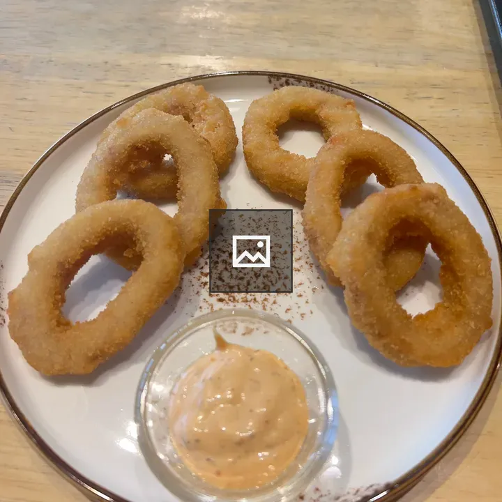 Onion Rings with Dipping Sauce