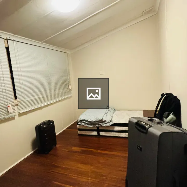 Small Minimal Bedroom